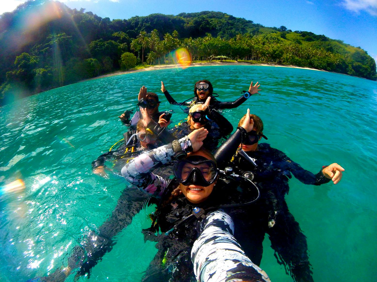 Volunteers in the warm waters of Fiji, participating in Projects Abroad's shark conservation project.