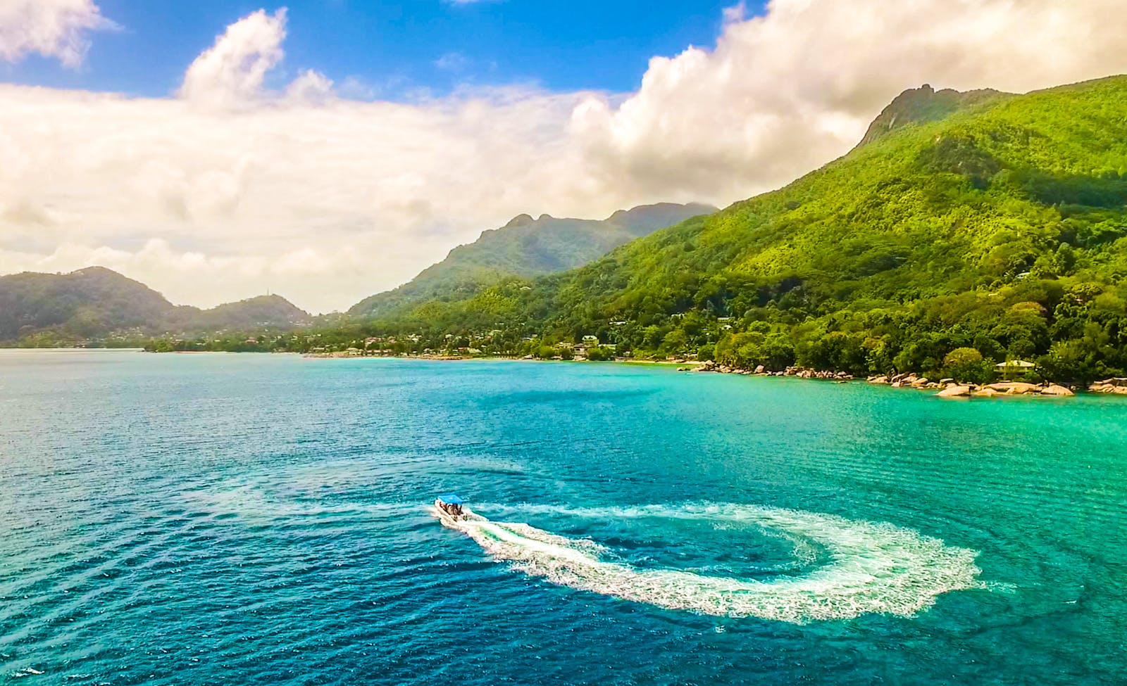 Marine Conservation and PADI Training Expedition Volunteer in