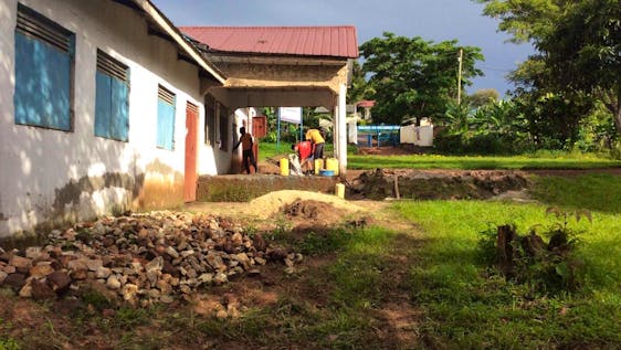 Freiwilligenarbeit in Uganda Construction of resource/training centre