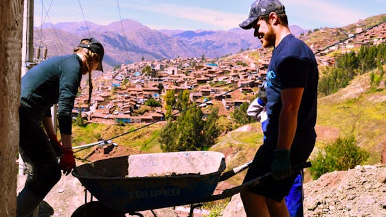 Voluntariado no Peru Construction and Renovation Assistant