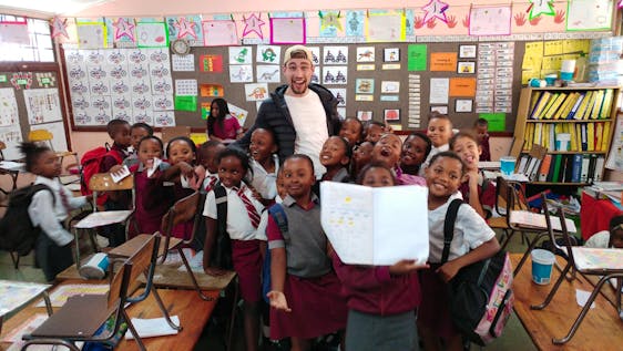 Voyage humanitaire en Afrique Teaching at Primary School