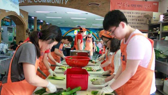 Volunteer in South Korea Soup Kitchen Support