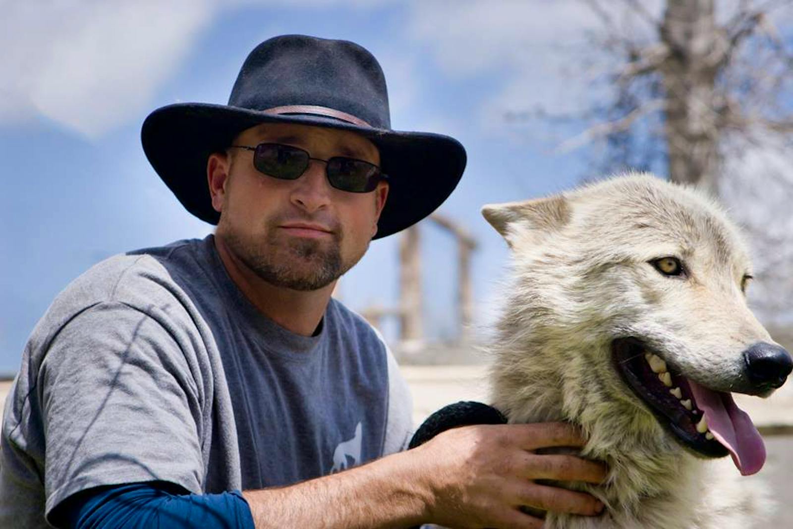 Wolf Caretaker Volunteer in the United States 2024