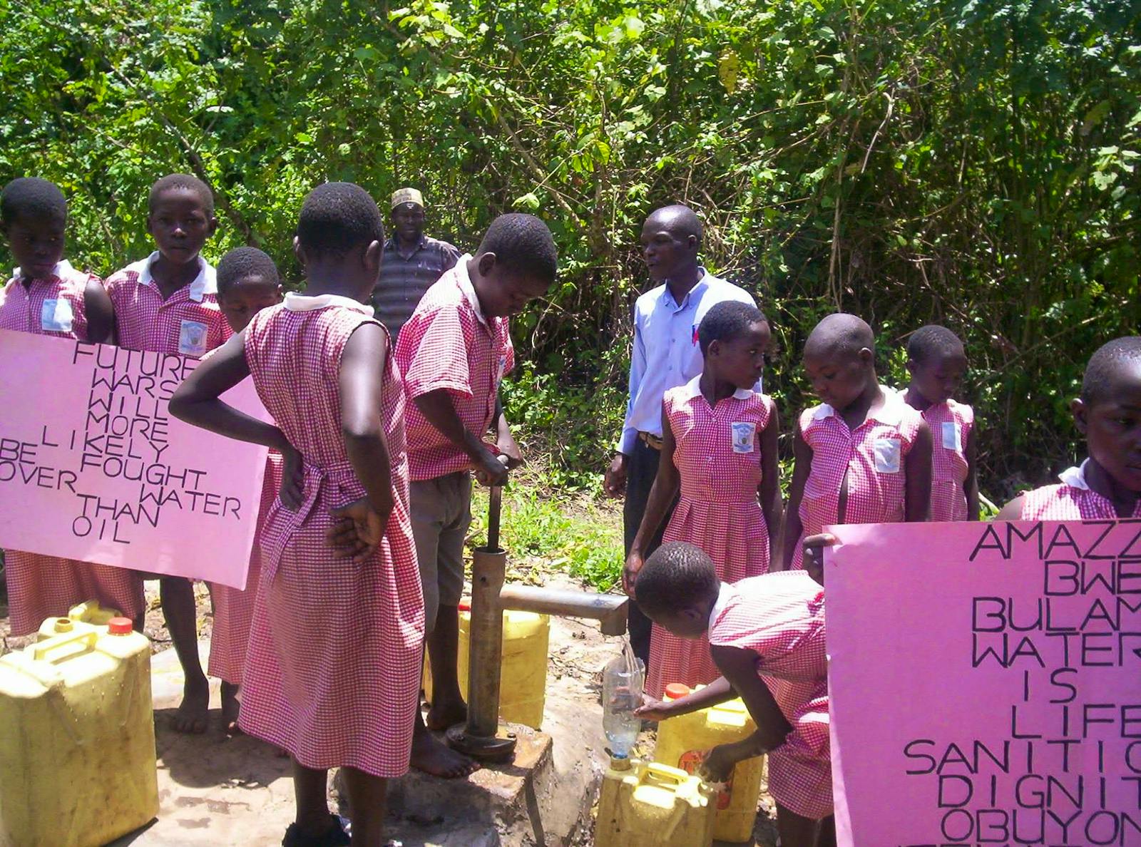 rain-water-harvesting-tank-construction-volunteer-in-uganda-2024