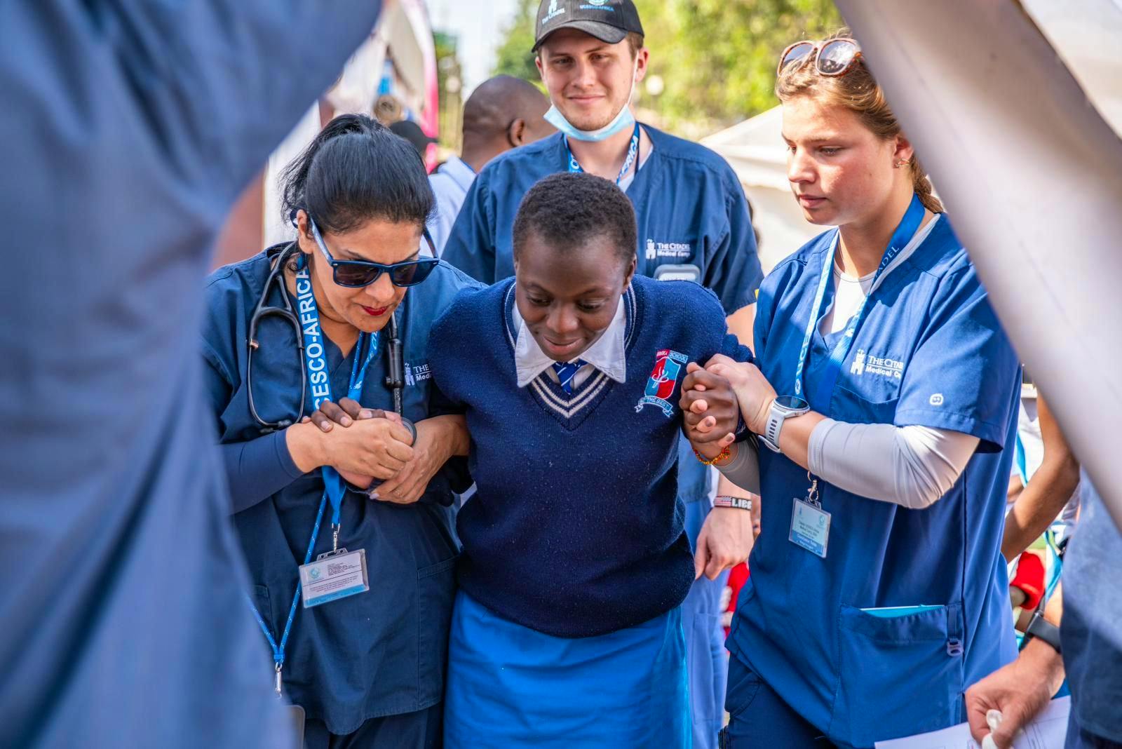 Volunteer in action at our clinic 