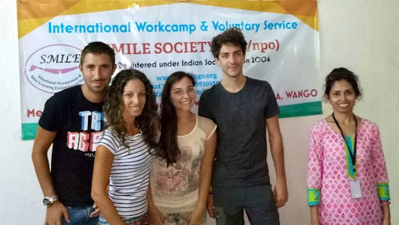 Volunteer with Refugees Refugee Community Coordination Assistant