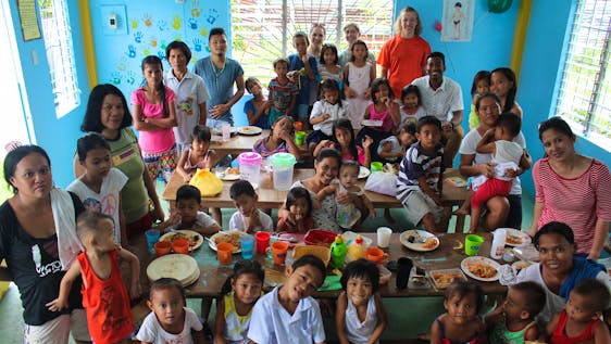 Voluntariado nas Filipinas Community Nutrition Helper