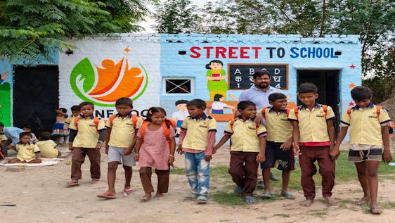 Voluntariado no Gerenciamento de uma ONG Teach English to Street Children in India