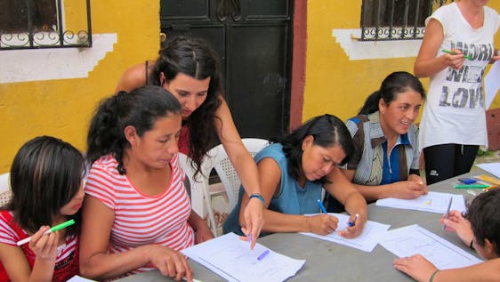 Freiwilligenarbeit für Frauenrechte Women Empowerment and Education