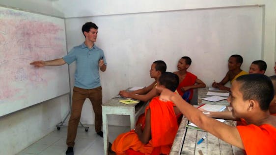 Volunteer with Buddhist Monks Provide English Education
