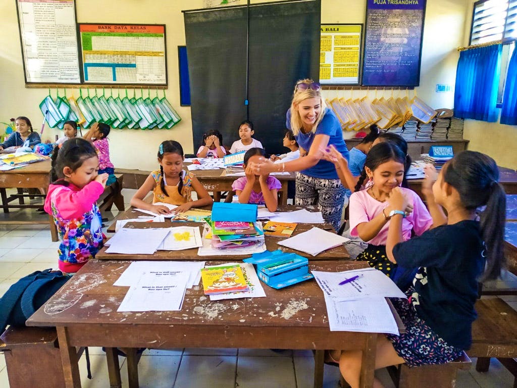 Teaching English At Primary Schools | Volunteer In Indonesia 2024