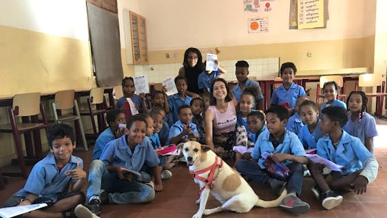 Bénévolat au Cap-Vert Educating Children about Animal Care