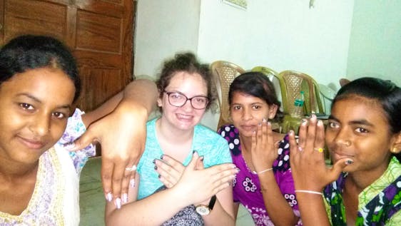 Voluntariado en Calcuta Underprivileged Girls Empowerment