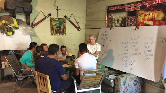 Voluntariado na Guatemala English Teaching to Kids and Adults