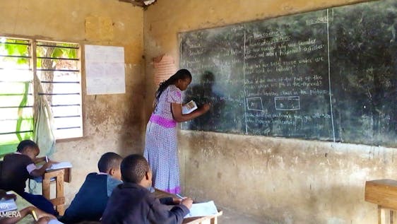 Freiwilligenarbeit in Kenia English Teaching and Grammar Support