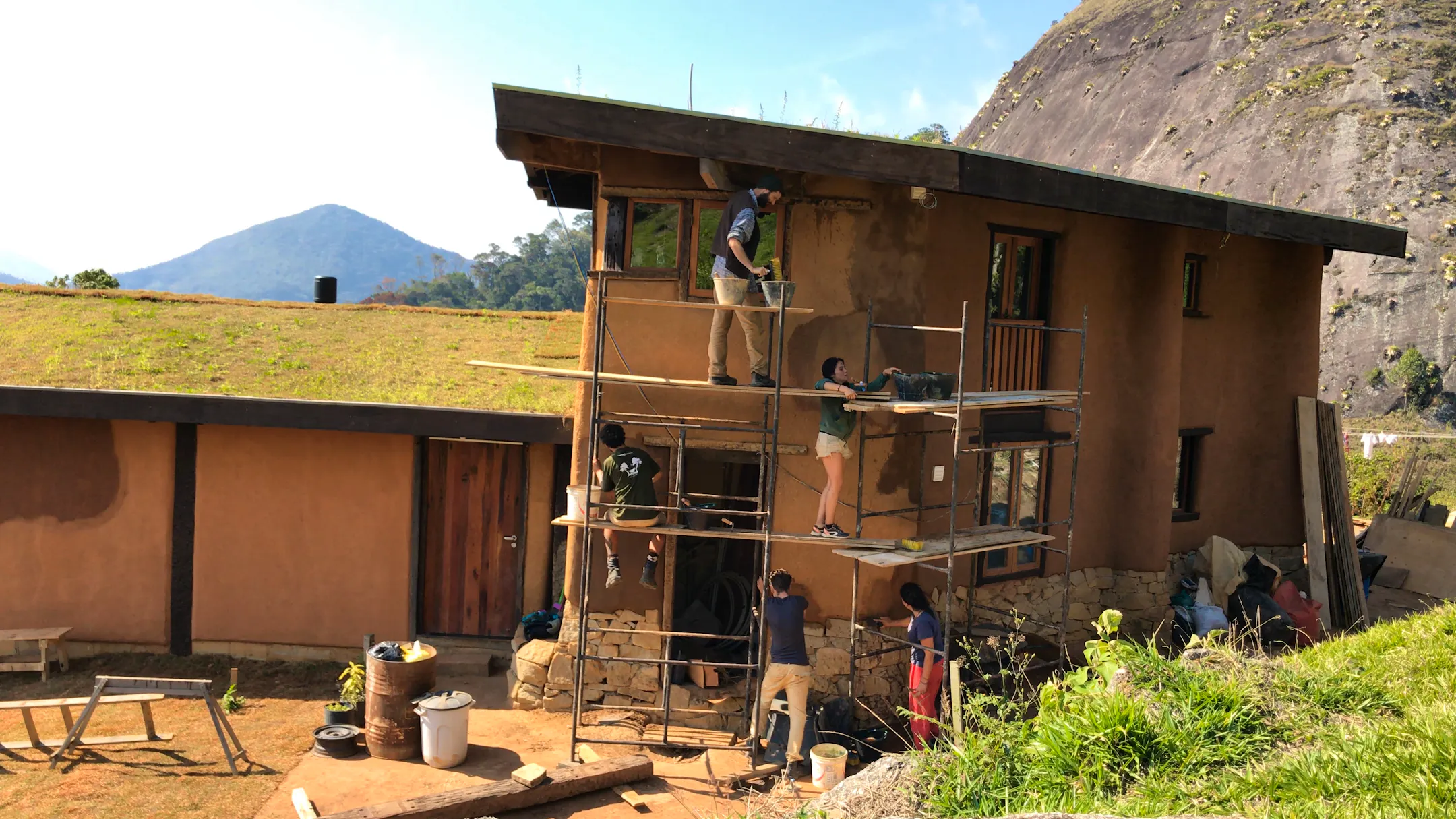Bioconstruction Build a Cobhouse/Bioconstruction/Natural Building | Freiwilligenarbeit ...