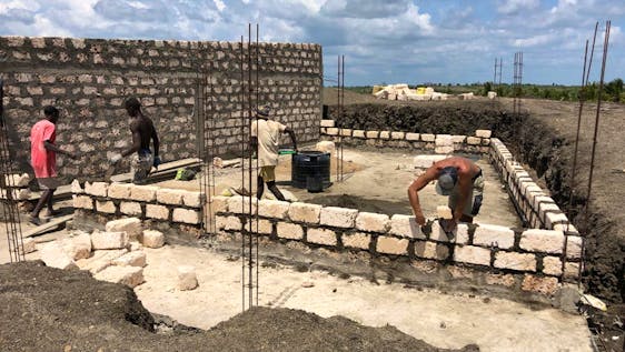Freiwilligenarbeit in Kenia Construction of Classroom at Eco Green School