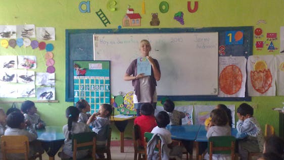 Volunteer in Galapagos Teaching Assistant in Elementary School