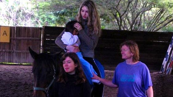 Volunteer in Chile Equine Therapy Supporter