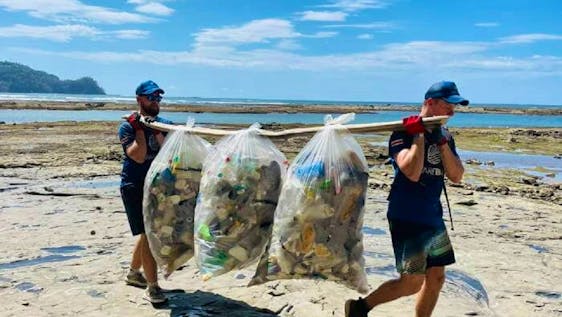Freiwilligenarbeit zur Müllentsorgung Make our Oceans Plastic-Free