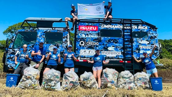 Vrijwilligerswerk voor strandreiniging Ocean Plastic Cleanup Expeditions