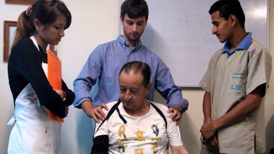Praktikum in der Physiotherapie Healthcare Worker in a Multidisciplinary Center