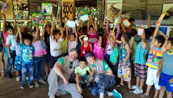 Voluntariado na Floresta Tropical Amazônica School teacher