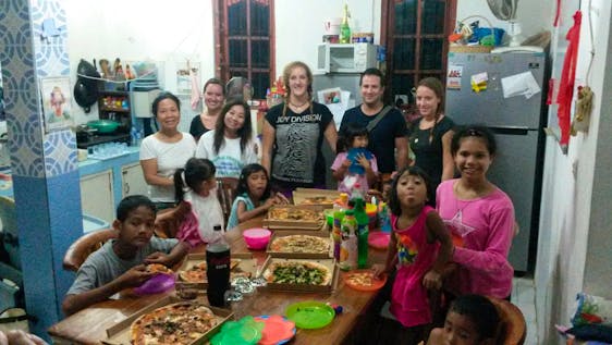 Mission humanitaire à Bali Helper at a Children's Home
