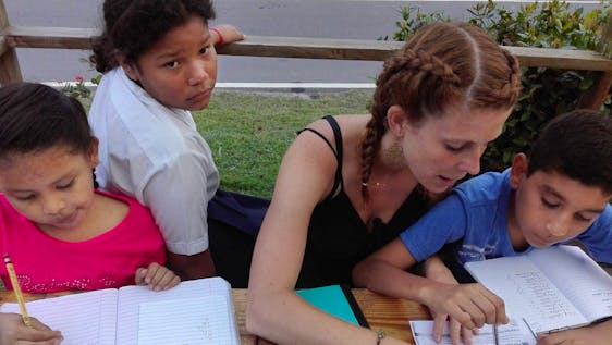 Voluntariado no Panamá Assistant Teacher at Primary School